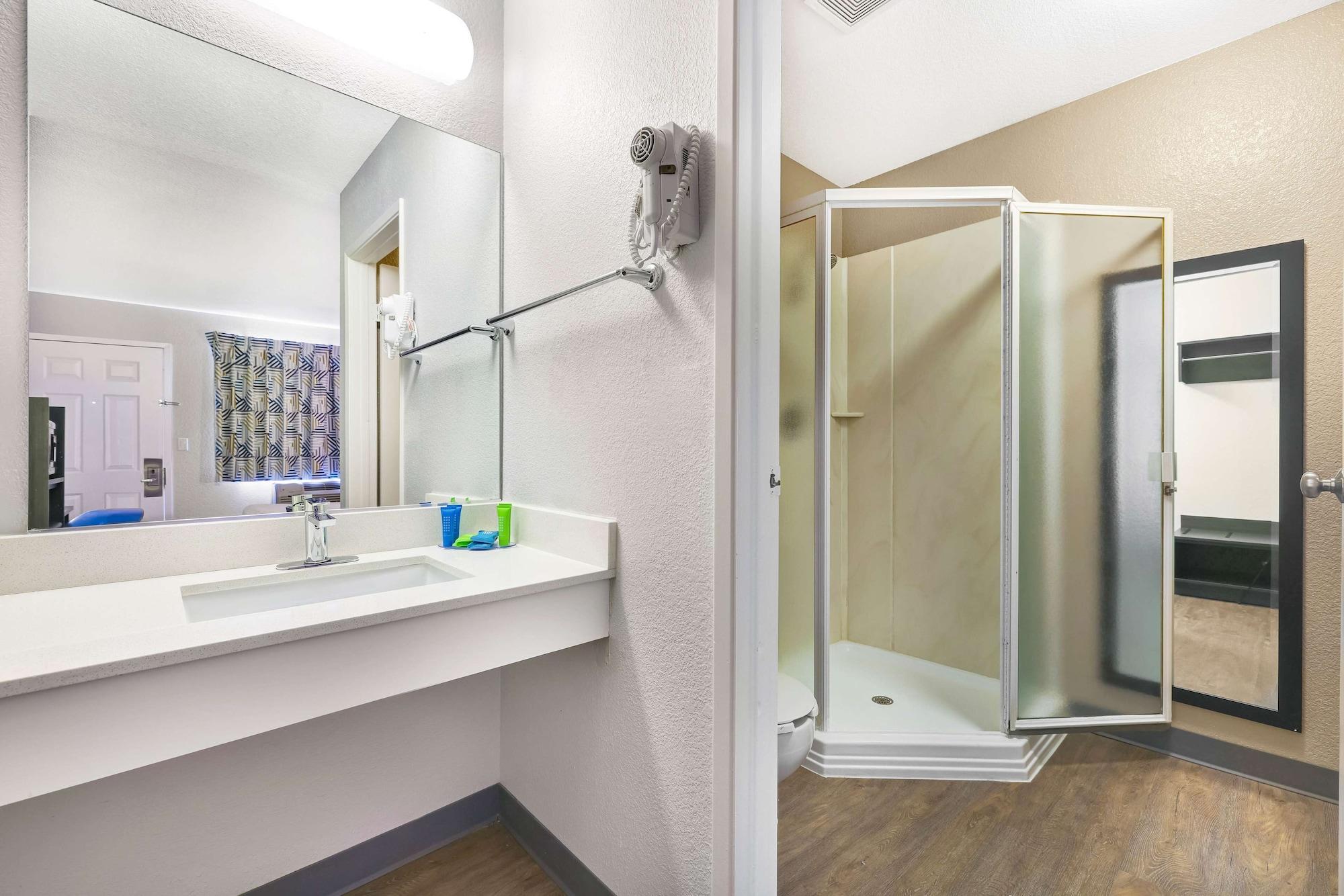 Motel 6-Kirkland, Wa - North Kirkland Bagian luar foto