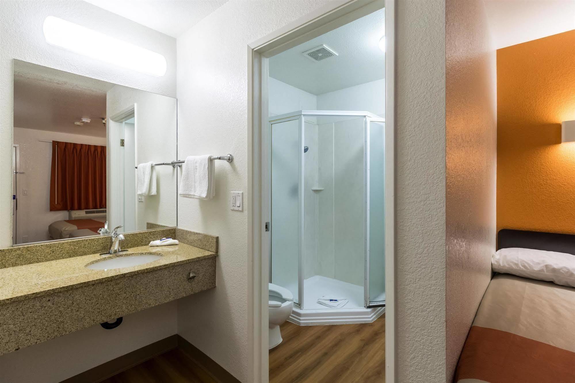 Motel 6-Kirkland, Wa - North Kirkland Bagian luar foto