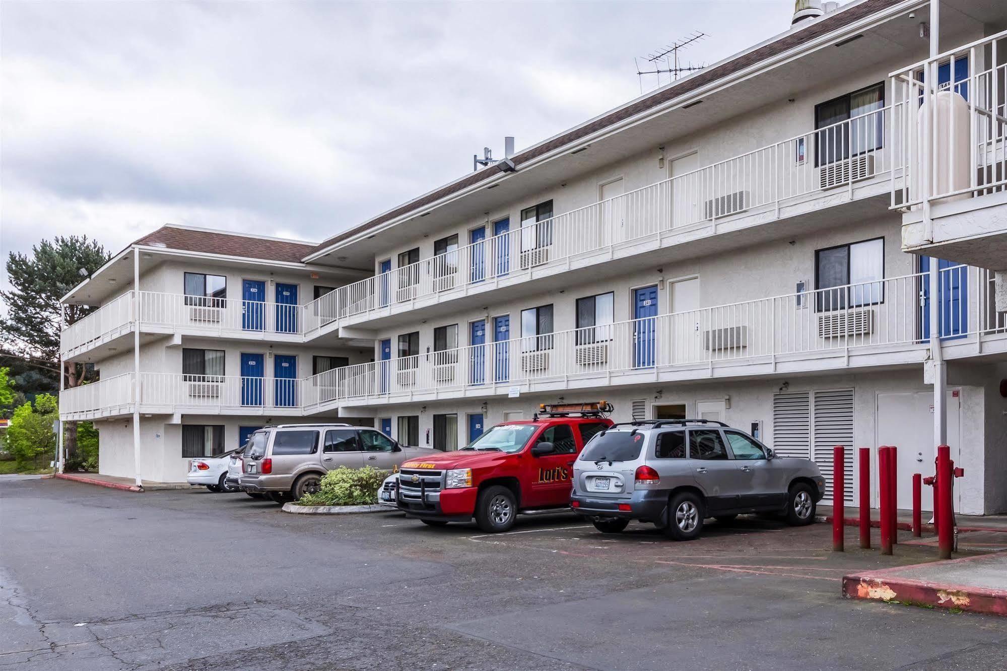 Motel 6-Kirkland, Wa - North Kirkland Bagian luar foto